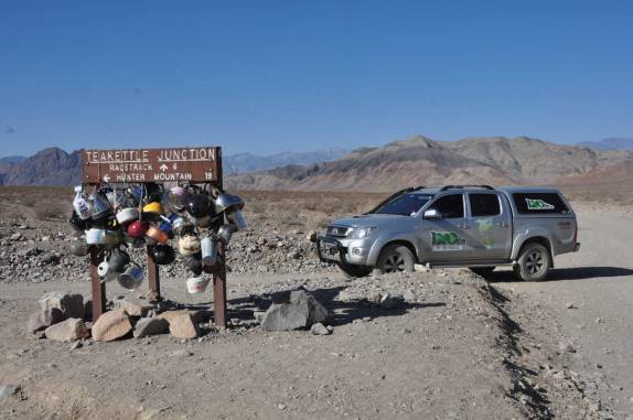 Encruzilhada nos setores mais isolados do Death Valley National Park, na Califórnia - EUA